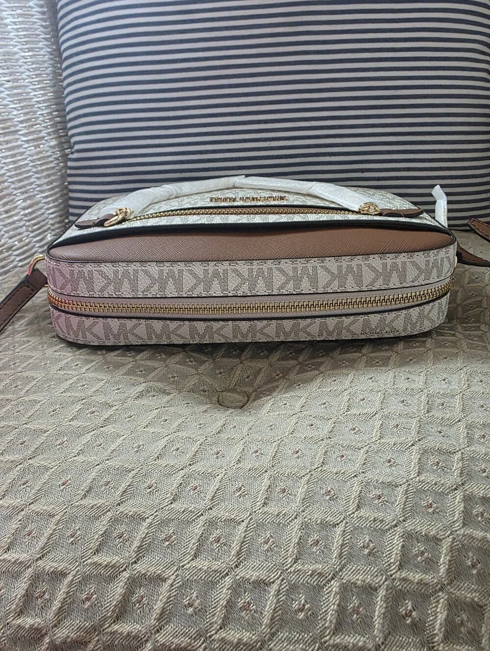 Brand New With Tags Michael Kors Jet Set Camera Bag
